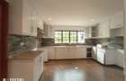 5 Bed Villa with En Suite in Rosslyn - 8