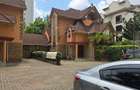 5 Bed House with En Suite in Lavington - 2