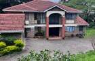 5 Bed House with En Suite in Lavington - 2