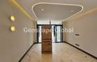 5 Bed House with En Suite in Nyari - 3