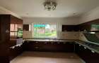 4 Bed Townhouse with En Suite at Riverside Drive - 19