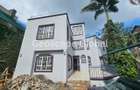 5 Bed House with En Suite in Spring Valley - 1