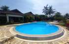 4 Bed Villa with En Suite at Bofa - 3