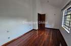 4 Bed Townhouse with En Suite in Spring Valley - 3
