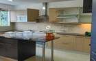 Serviced 4 Bed Apartment with En Suite at Greenwood Drive - 14