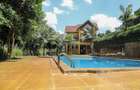 4 Bed Villa with En Suite in Redhill - 40