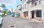 5 Bed Townhouse with En Suite at Lavington - 2