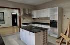 6 Bed Townhouse with En Suite in Lavington - 4