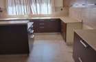 5 Bed Townhouse with En Suite in Lavington - 3