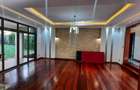 5 Bed Townhouse with En Suite at Lavington - 2