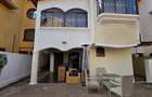 5 Bed Townhouse with En Suite in Lavington - 2