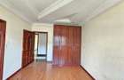 5 Bed House with En Suite in Lavington - 16