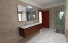 5 Bed House with En Suite in Lavington - 10