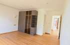 5 Bed Townhouse with En Suite in Lavington - 4