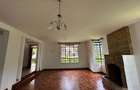 4 Bed Villa with En Suite at Lavington - 3
