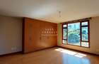 3 Bed Apartment with Swimming Pool in Riverside - 8