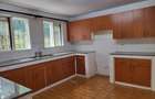 4 Bed House with En Suite in Hill View - 2