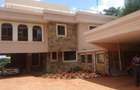 5 Bed House with En Suite in Lavington - 1