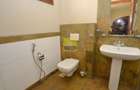 4 Bed Apartment with En Suite in Riverside - 12