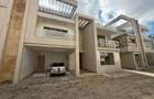 6 Bed Villa with En Suite in Lavington - 1