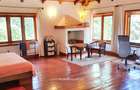4 Bed House with En Suite in Rosslyn - 5