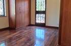 5 Bed Townhouse with En Suite at Lavington Off Convent - 9