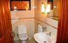 Serviced 2 Bed Apartment with En Suite at Parklands - 10