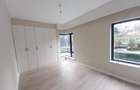 2 Bed Apartment with Swimming Pool in Riverside - 6