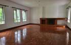 4 Bed House with En Suite in Hill View - 7