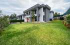 5 Bed House with En Suite in Ridgeways - 1
