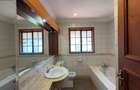 5 Bed Townhouse with En Suite in Runda - 12