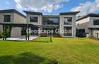 5 Bed House with En Suite in Runda - 1