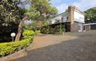 6 Bed House with En Suite in Lavington - 1