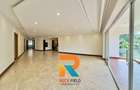 4 Bed Apartment with En Suite in Parklands - 6