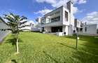 5 Bed Villa with En Suite in Runda - 1