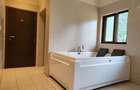 4 Bed Apartment with En Suite in Riverside - 17
