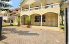 5 Bed House with En Suite at Lavington - 3