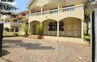 5 Bed House with En Suite at Lavington - 1