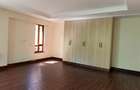 5 Bed Villa with En Suite in Spring Valley - 16