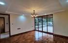 4 Bed House with En Suite in Rosslyn - 15