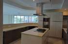 3 Bed Apartment with En Suite in Riverside - 6