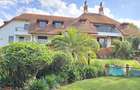 4 Bed Villa with En Suite in Ridgeways - 16