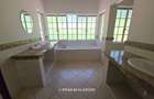 5 Bed House with Swimming Pool in Rosslyn - 8