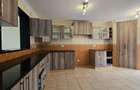 6 Bed Townhouse with En Suite in Lavington - 5