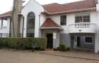 4 Bed Townhouse with En Suite at Lavington - 16