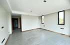 4 Bed Apartment with En Suite in Spring Valley - 16