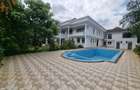 5 Bed House with En Suite in Runda - 3