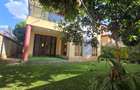 5 Bed House with En Suite in Lavington - 3