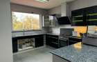 3 Bed Apartment with En Suite in Riverside - 7