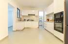 3 Bed Apartment with En Suite in Kilimani - 4